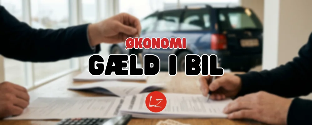 Gæld i bil – hænder udveksler nøgler over låneaftale hos bilforhandler